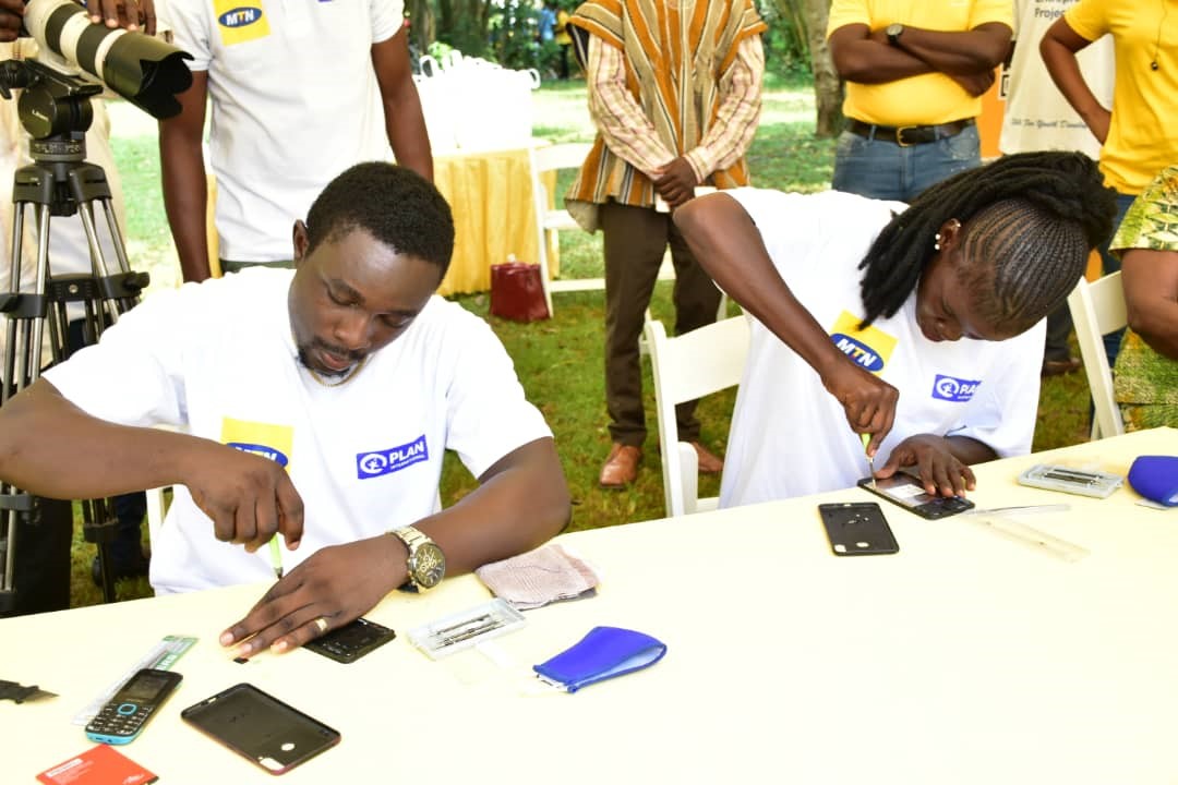 MTN Ghana Foundation Empowers Youth In Mobile Phone Repairs