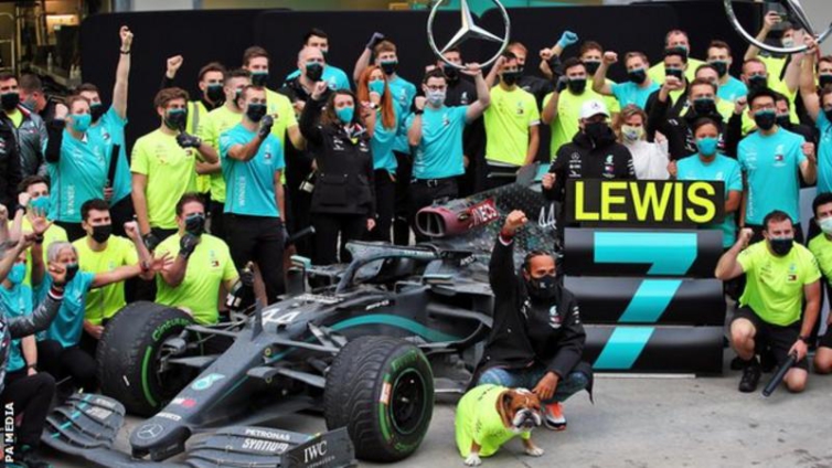 Hamilton signs new Mercedes contract for 2021 season