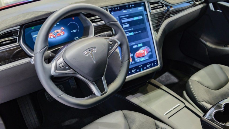 Tesla recalls US vehicles over failing touchscreens