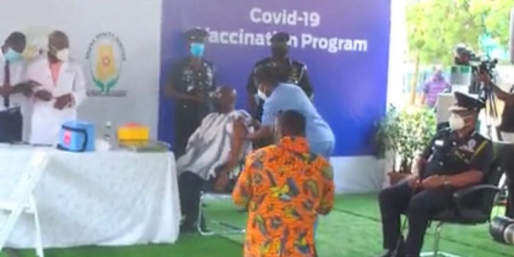 Bawumia, Samira also receive COVID-19 vaccine [Photos]