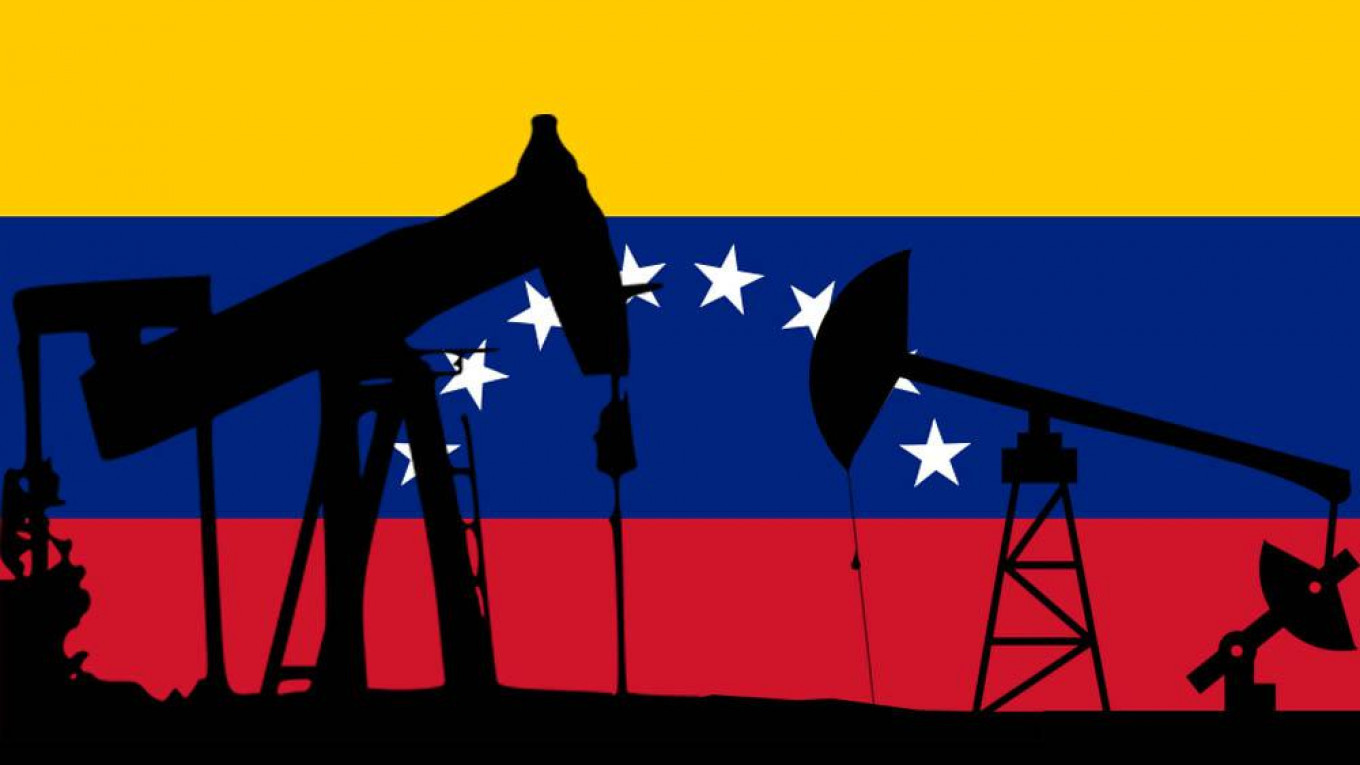 Venezuela could add 400,000 bpd to oil output if U.S. approves licenses -petroleum chamber
