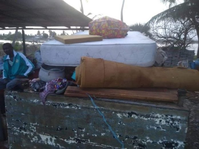 Tidal waves leave hundreds of people homeless in Ghana
