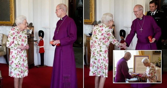 Queen Elizabeth: British monarch ditches walking stick to receive award [Photo]