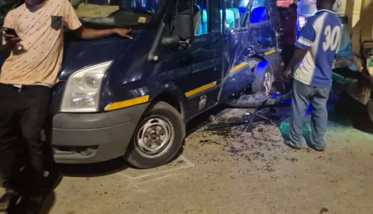 Kasoa Old Barrier: TATA Bus crashes into Two Vehicles after jumping Traffic