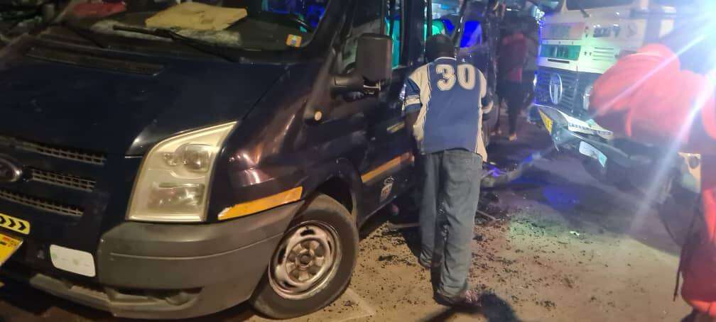 Kasoa Old Barrier: TATA Bus crashes into Two Vehicles after jumping Traffic