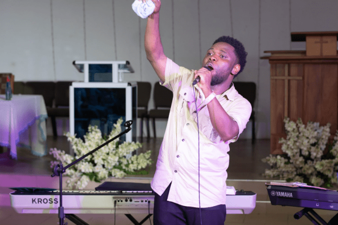 Senyo Amponsah holds time of fellowship in Ewe hymns and spiritual songs