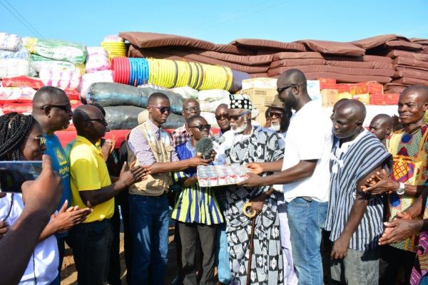 MTN Presents items worth GHS300,000 Akosombo Dam spillage victims