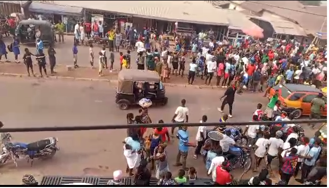 Agogo residents protest over closure of Salt FM by NCA