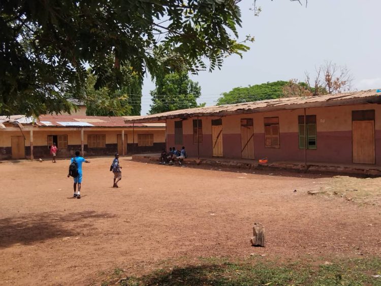 Pupils left stranded as teachers’ strike continues