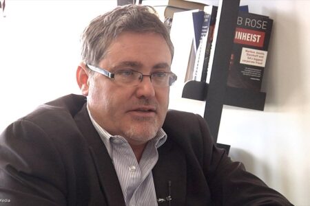 Rob Rose wins 2023 Sanlam Group Financial Journalist of the Year award